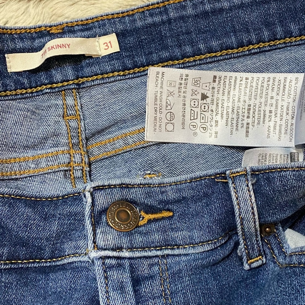 Levi’s 711 Skinny Distressed Jeans Size 31 EUC - Picture 7 of 8